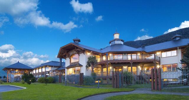 Hotel-Exterior-_HLS-06ok.jpg