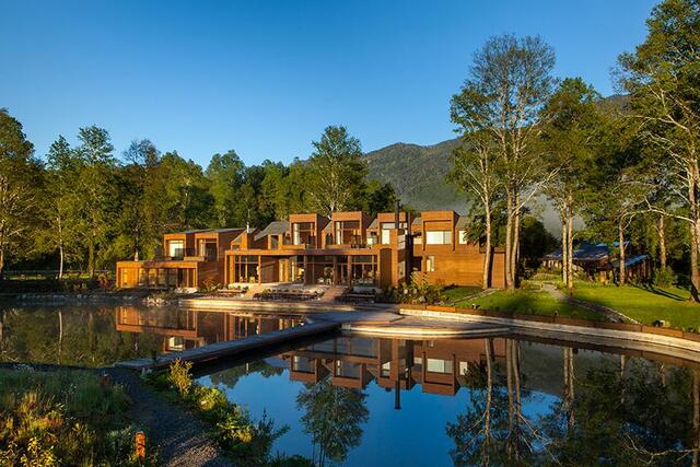 03-Hotel-and-Lagoon.jpg